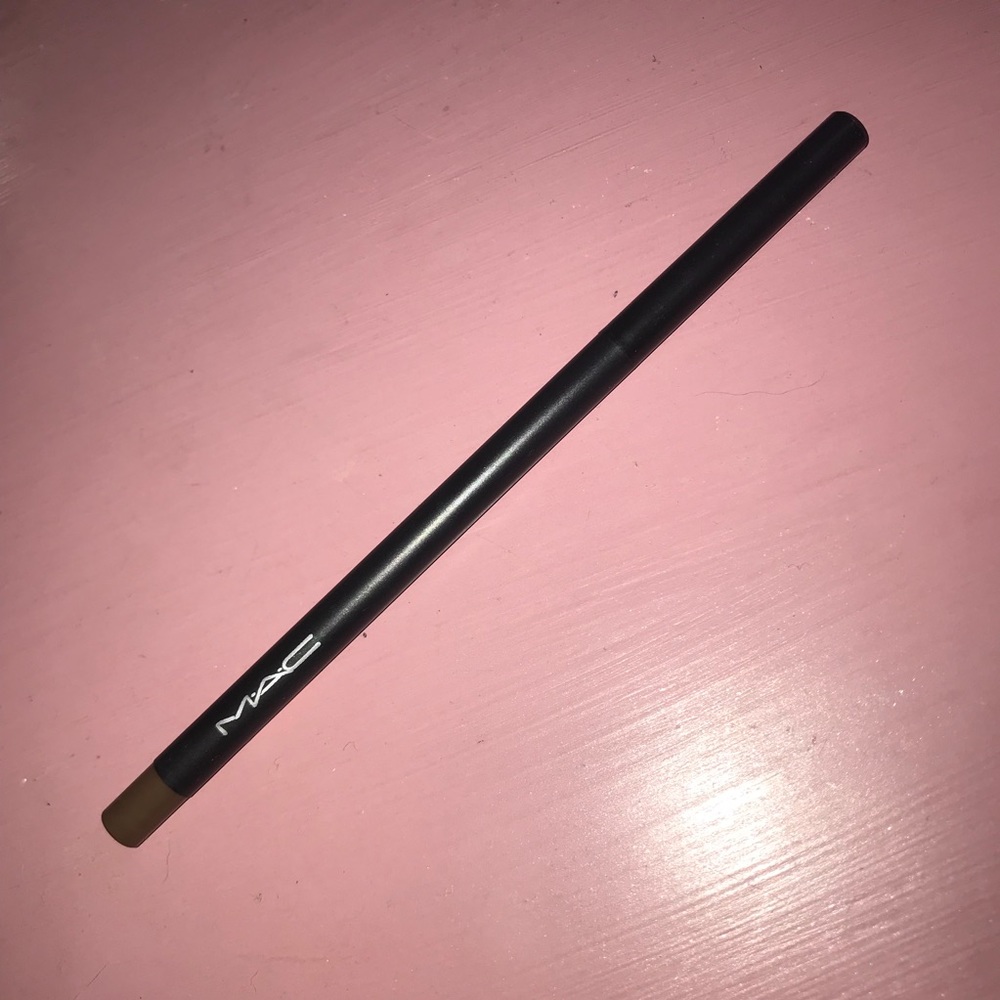 MAC Eyebrow Pencil (shade Lingering)